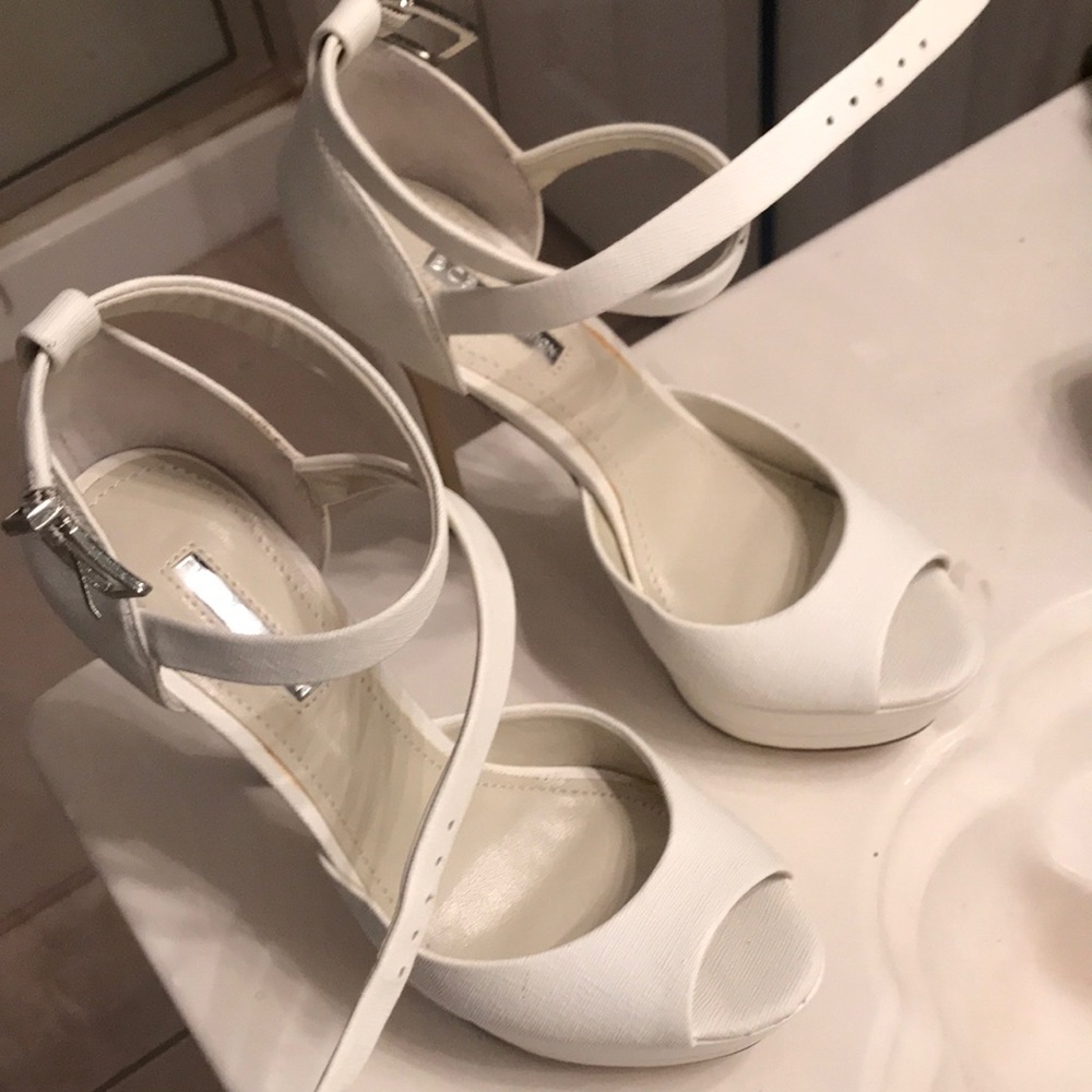 BCBG Eneration Women Shoes Size 6.5 white
